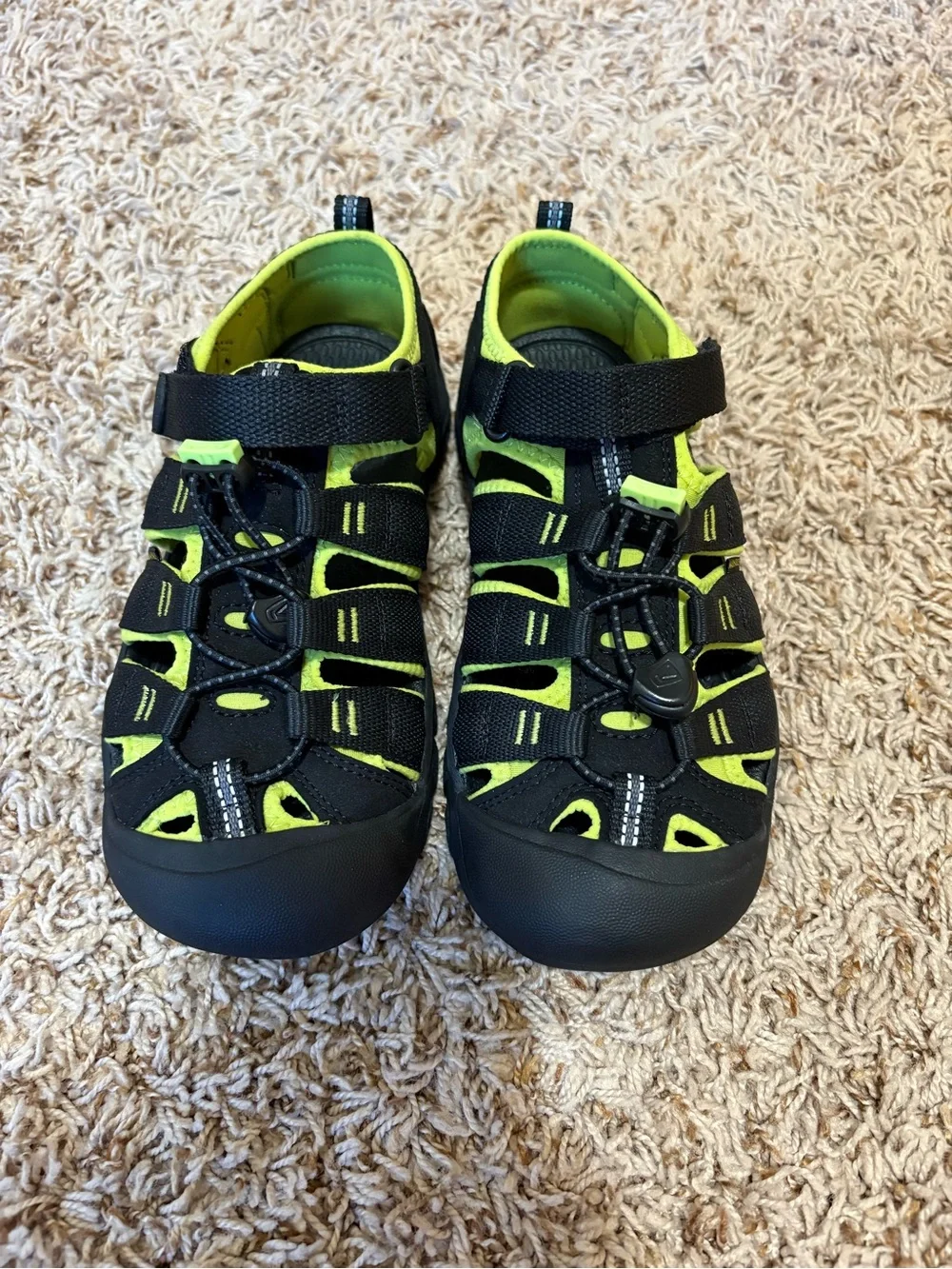 KEEN Big Kids' Newport H2 Boys size 3 NWOT!!